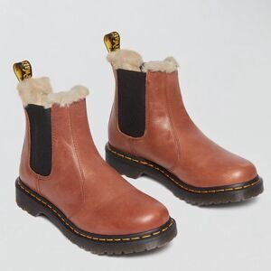 NWT Dr. Martens Women's Leonore Faux Fur Lined Chelsea Boots in Tan Size 8